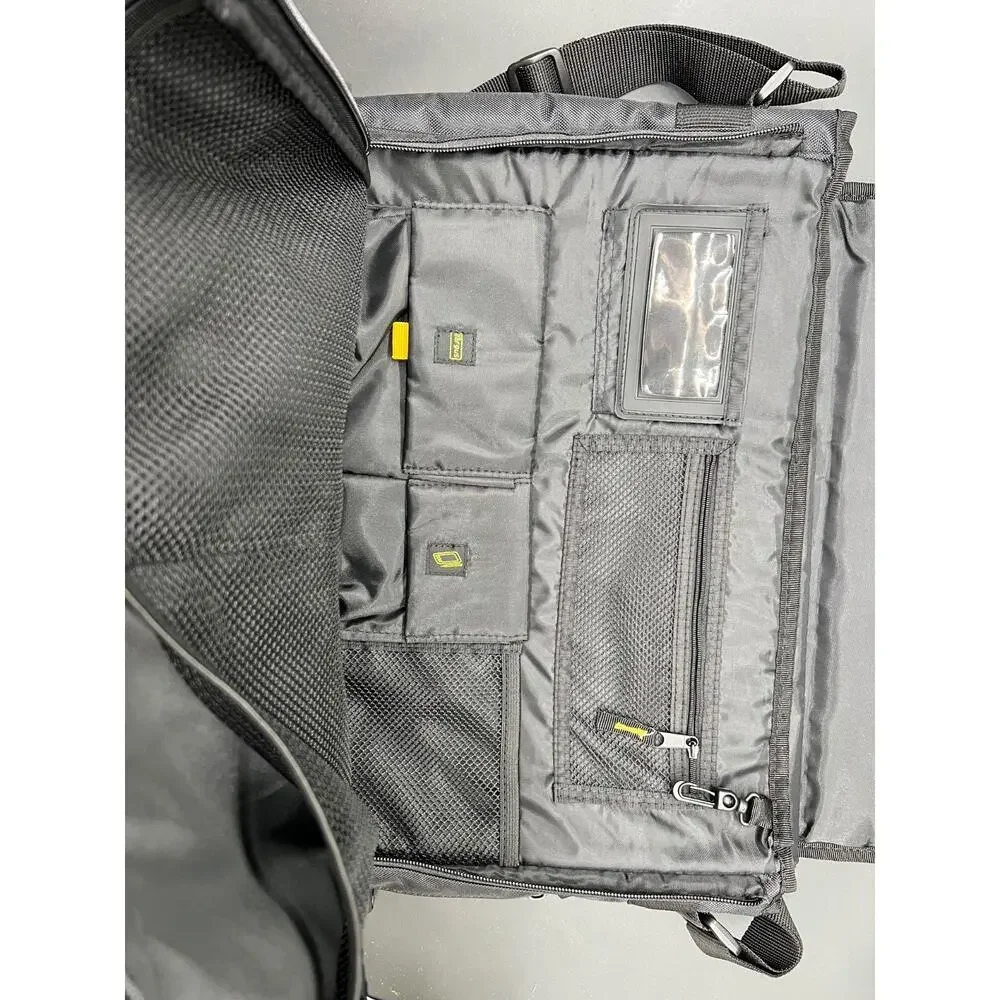 Targus Men’s Messenger Bag Travel Laptop‎ Case Heavy Duty Command Flap Excellent